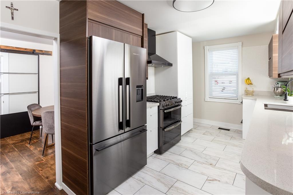 5 East John Street N Property Photo 9