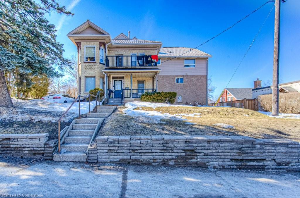 14 Arthur Street N Property Photo