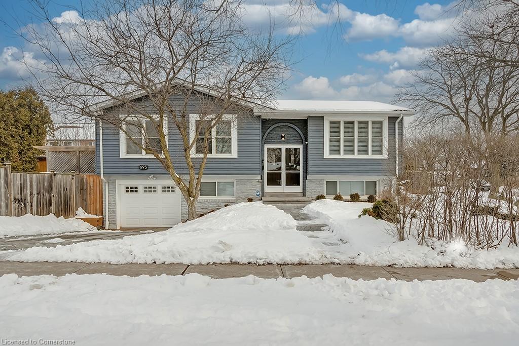 693 Inverary Road Property Photo