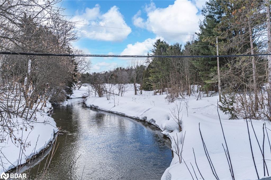 699 Moonstone Road E Property Photo 2