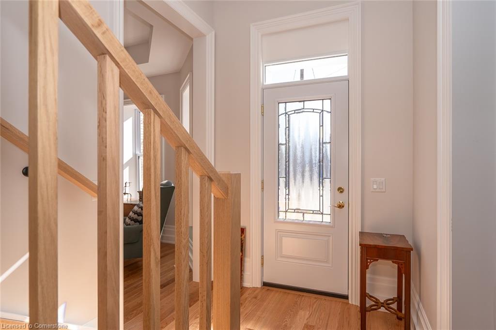 154 Main Street W Property Photo 4