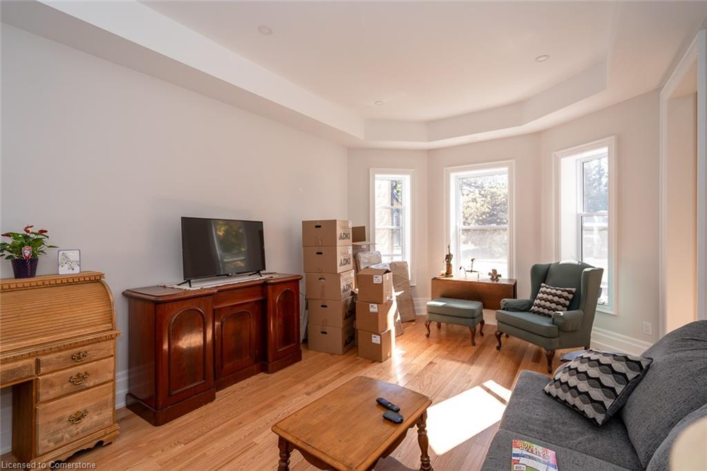154 Main Street W Property Photo 9