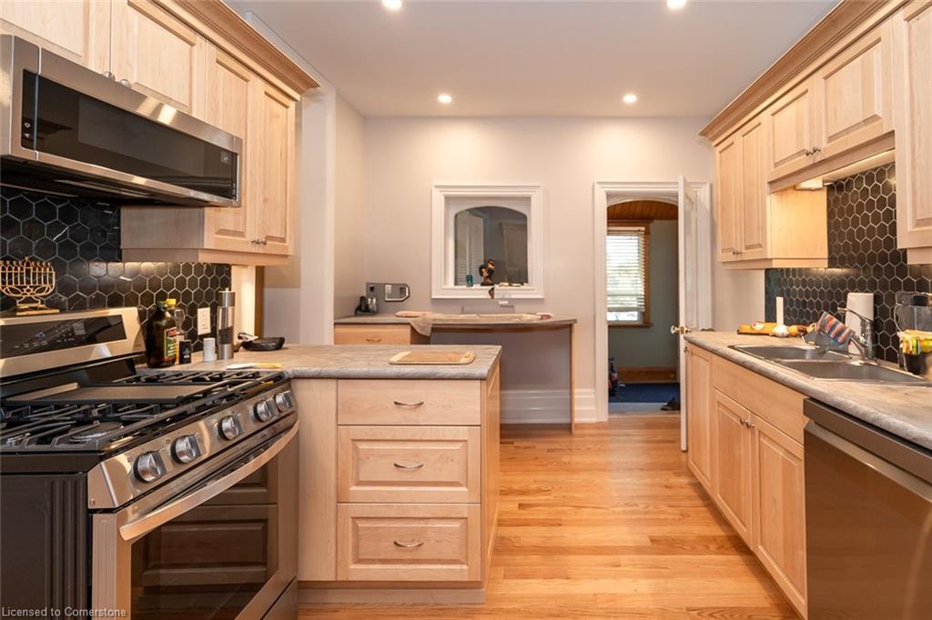 154 Main Street W Property Photo 15