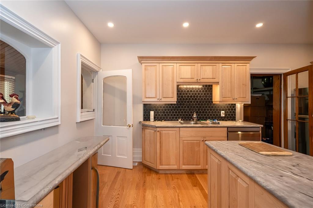 154 Main Street W Property Photo 19