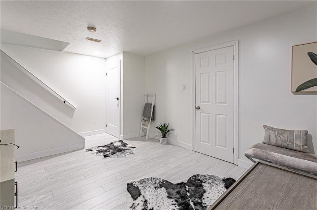 448 Springbank Avenue N Property Photo 20
