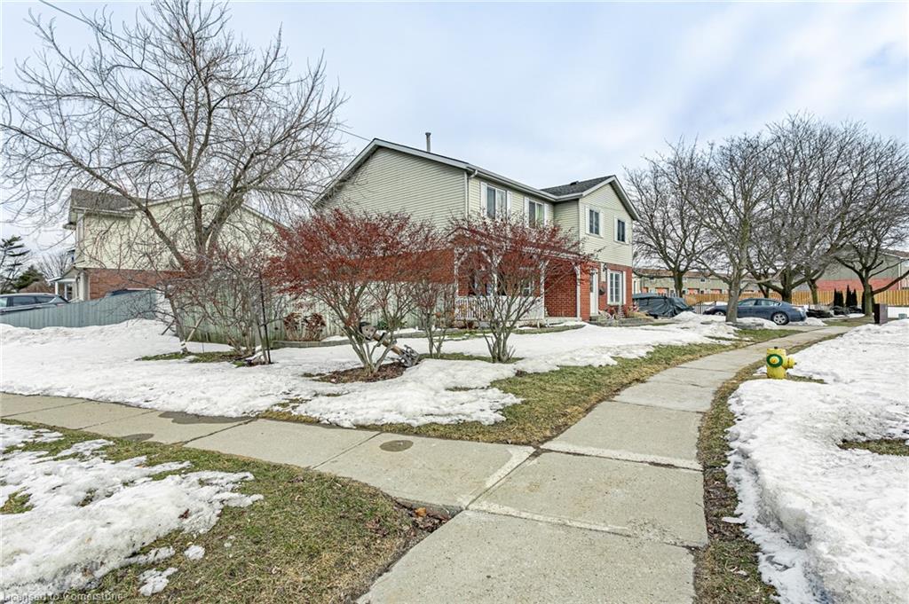 448 Springbank Avenue N Property Photo 25