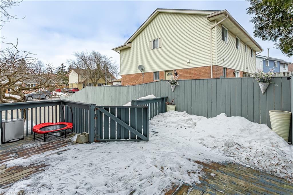 448 Springbank Avenue N Property Photo 28