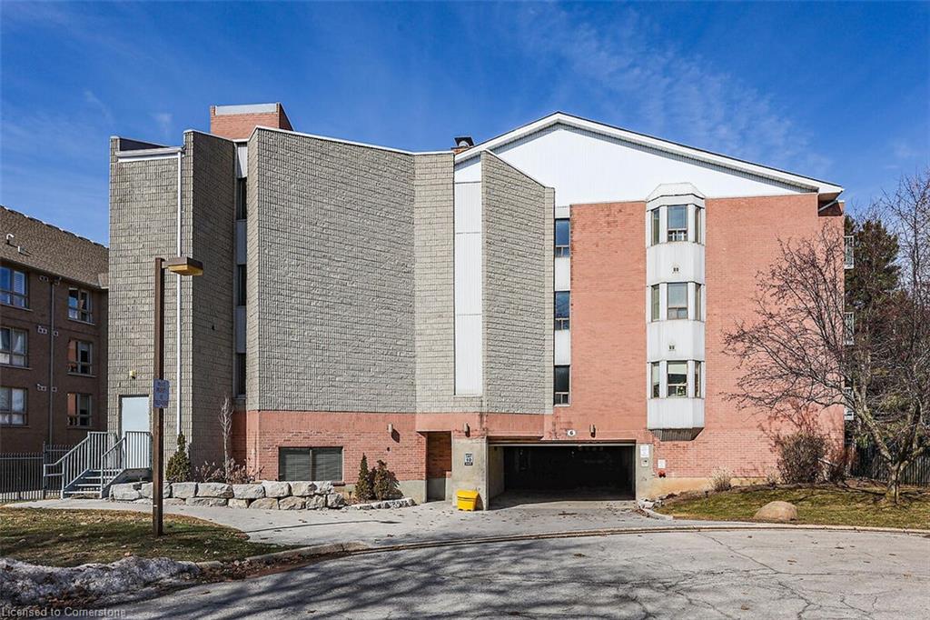 302-6 Niagara Street Property Photo
