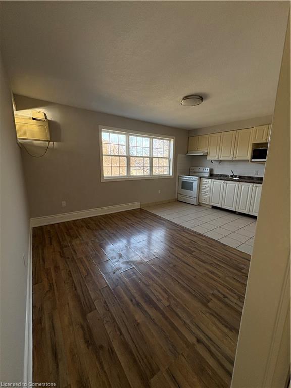 4-81 Dundas Street Property Photo