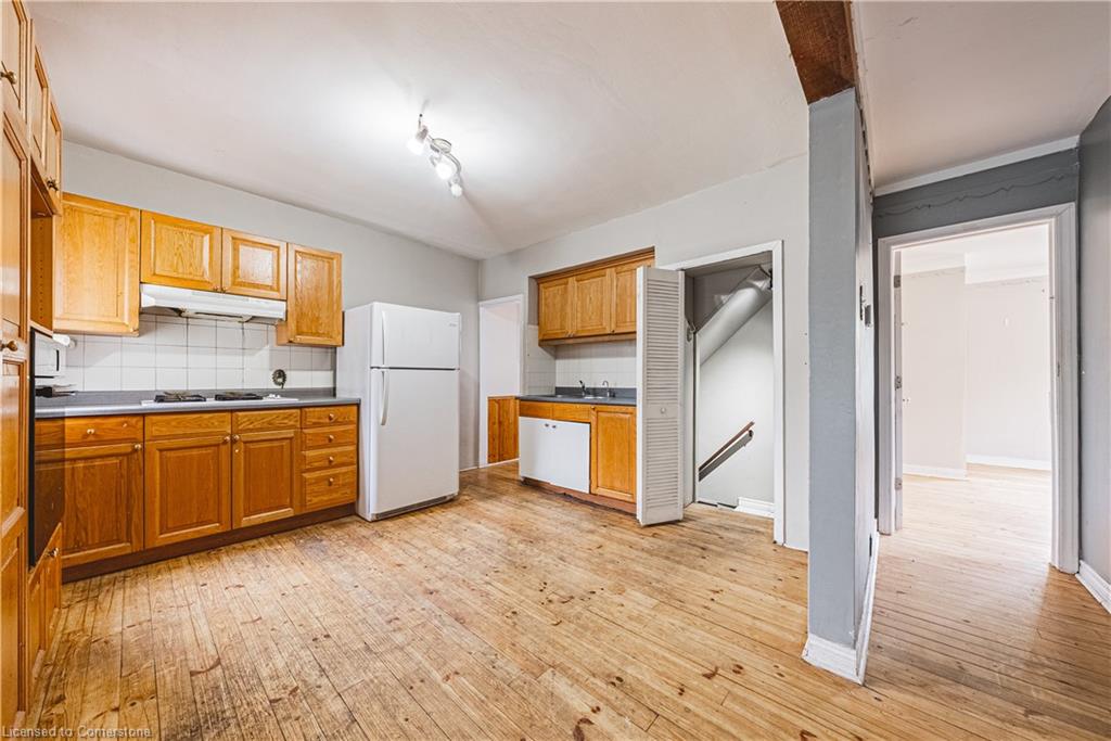 70 Hillview Street Property Photo 10