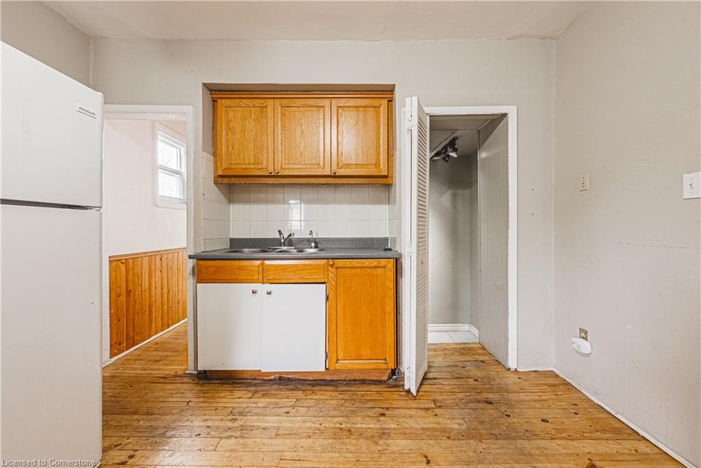 70 Hillview Street Property Photo 11