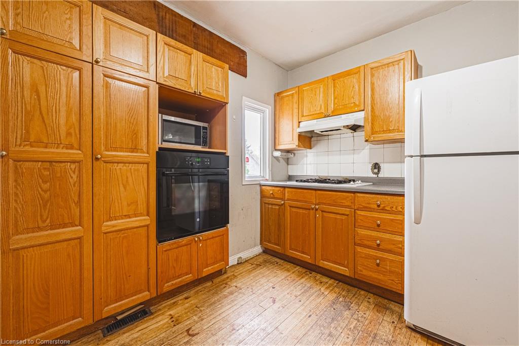 70 Hillview Street Property Photo 12