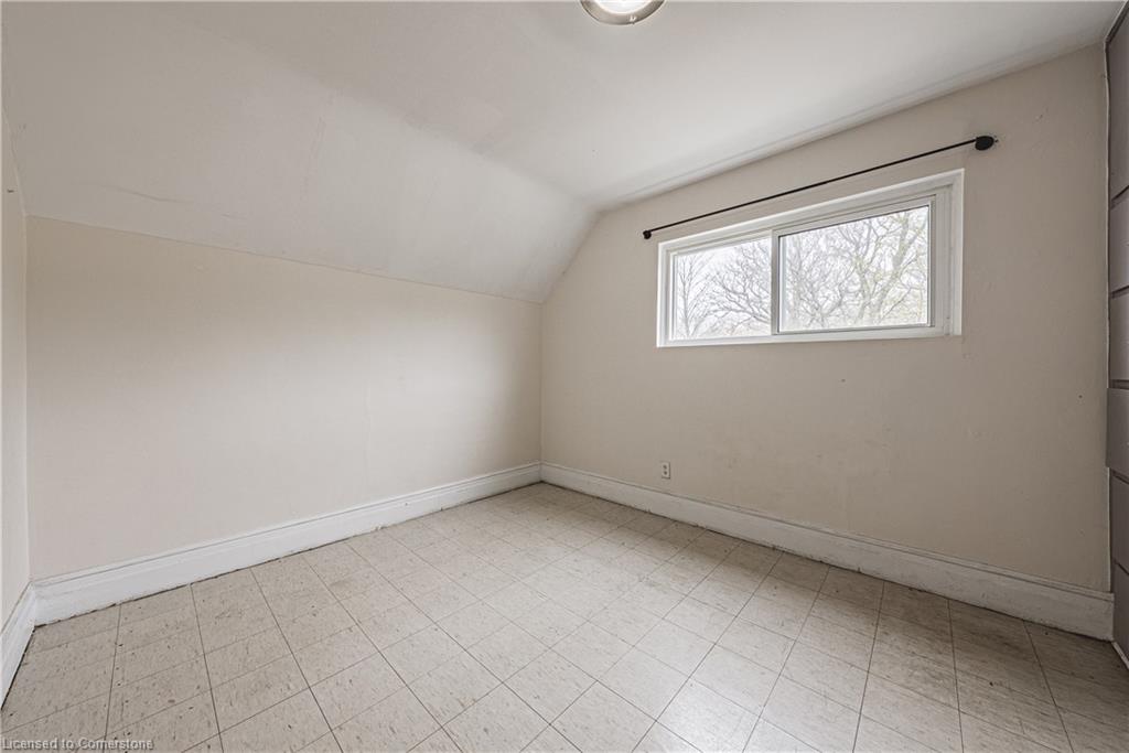 70 Hillview Street Property Photo 20