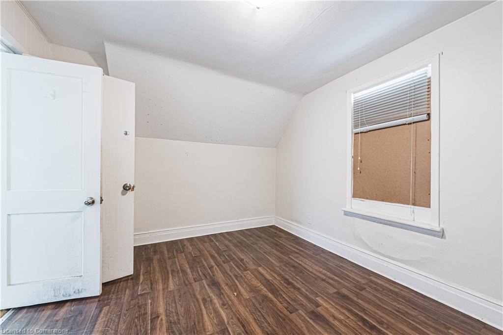 70 Hillview Street Property Photo 24