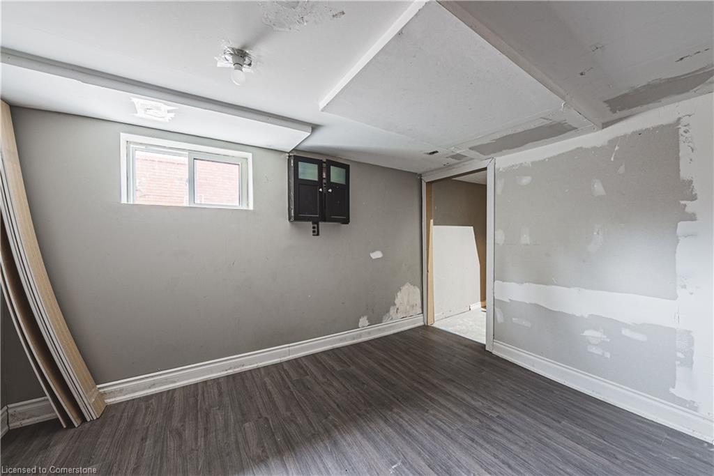 70 Hillview Street Property Photo 26