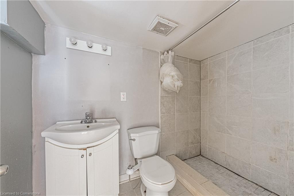 70 Hillview Street Property Photo 27