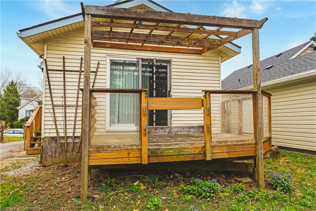 70 Hillview Street Property Photo 39