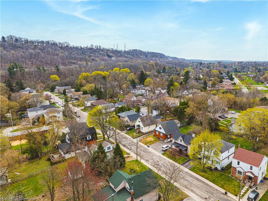 70 Hillview Street Property Photo 45