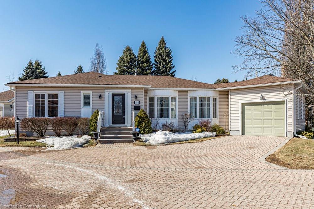 212 Silverbirch Boulevard Property Photo