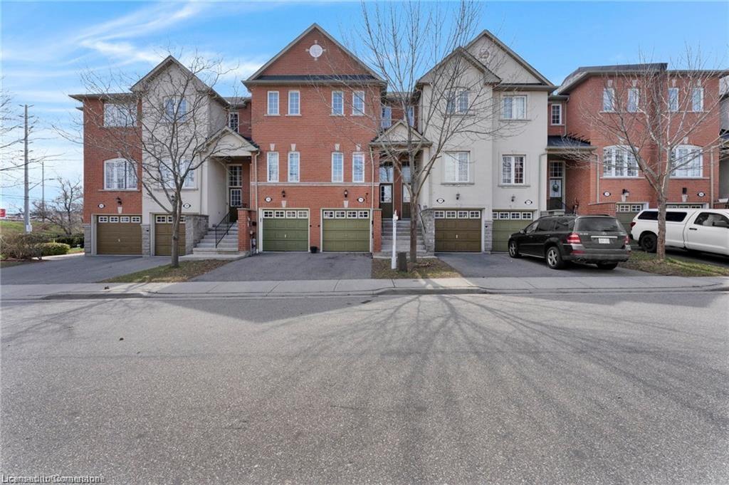 176-435 Hensall Circle Property Photo