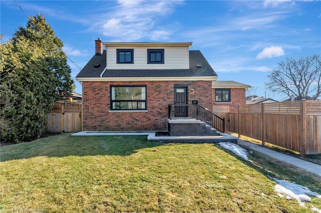 60 East Street N Property Photo