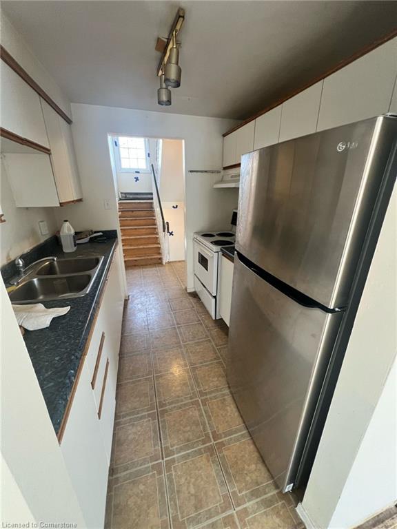 8-639 Albert Street Property Photo 4