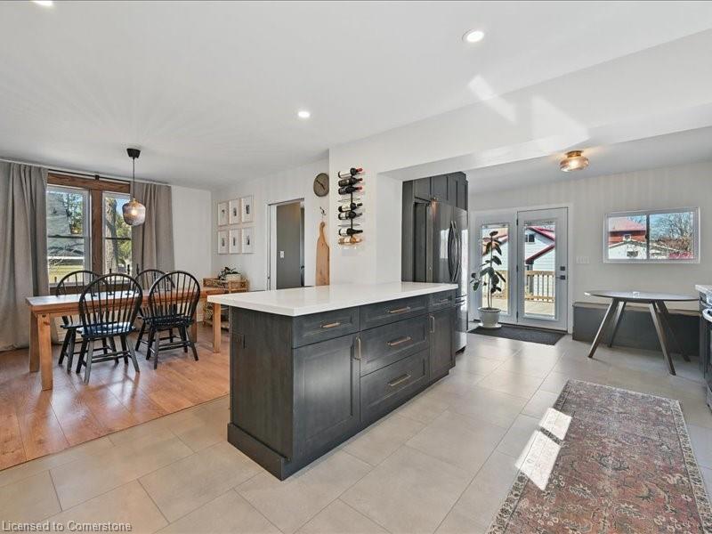 191 Head Street N Property Photo