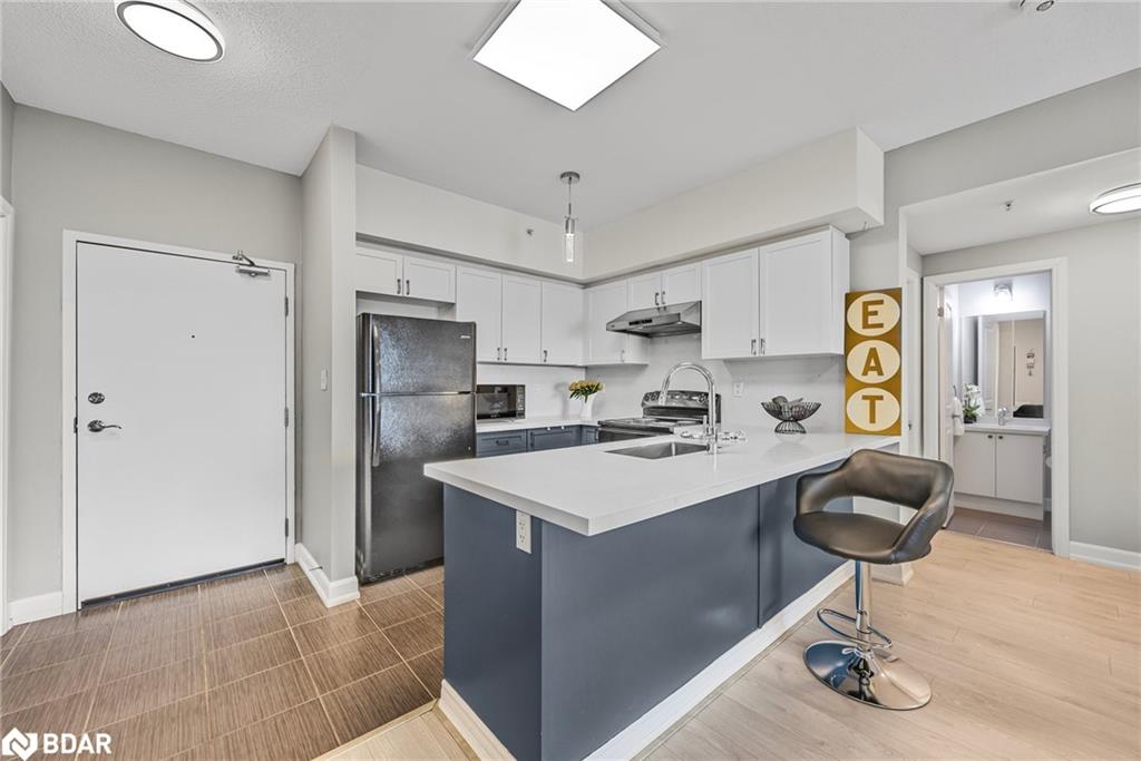 305-299 Cundles Road E Property Photo 12