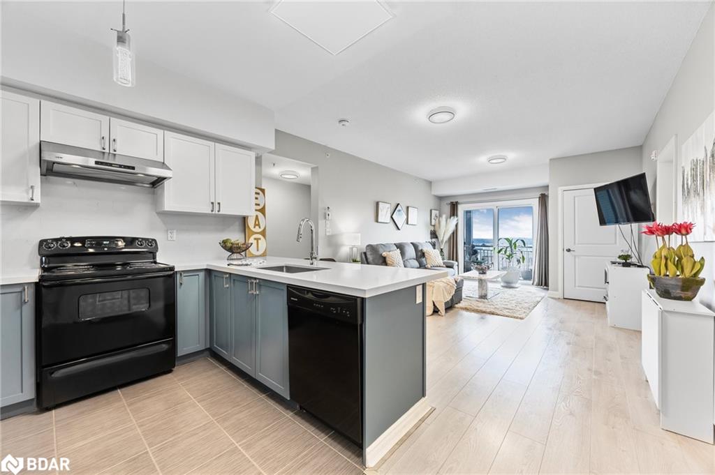 305-299 Cundles Road E Property Photo 13