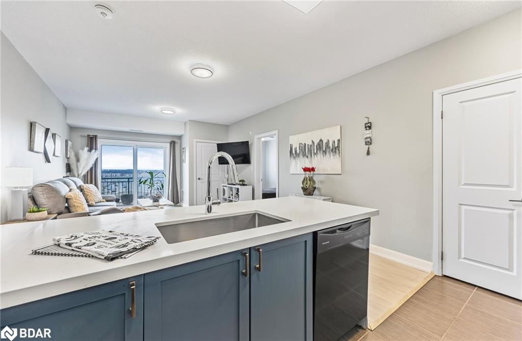 305-299 Cundles Road E Property Photo 14