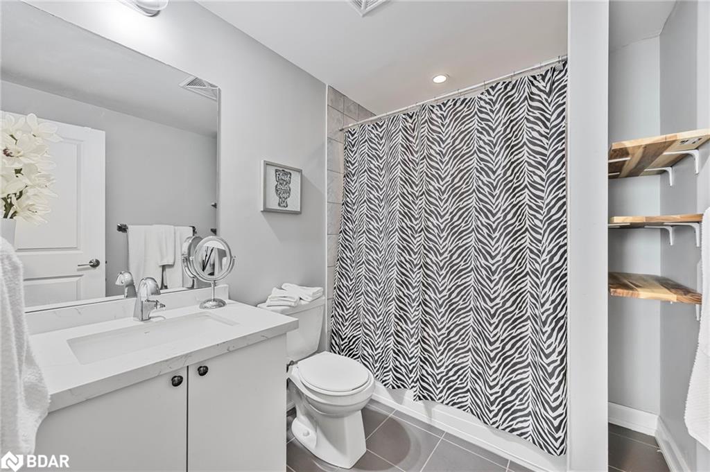 305-299 Cundles Road E Property Photo 20