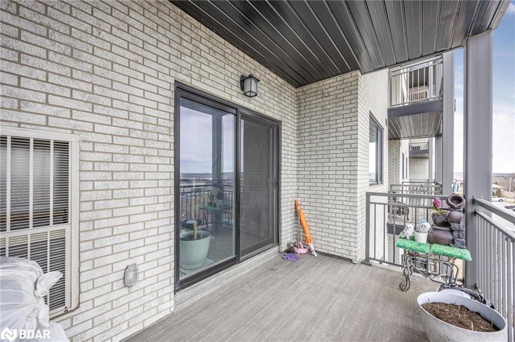 305-299 Cundles Road E Property Photo 26