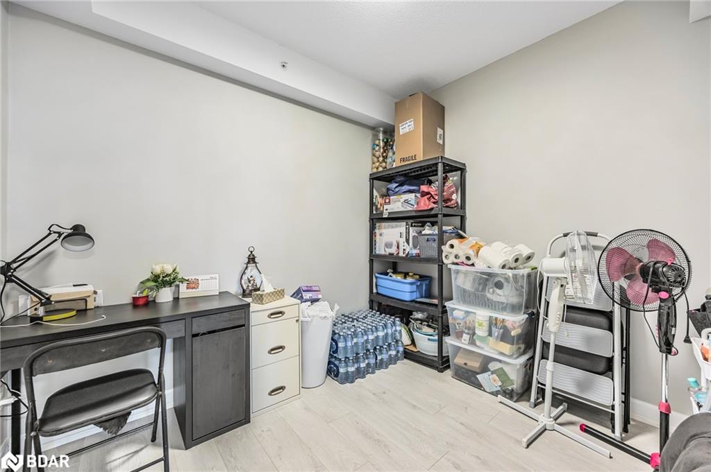 305-299 Cundles Road E Property Photo 27