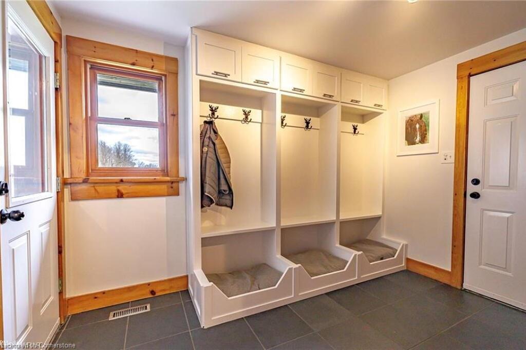 3855 Hessen Strasse Property Photo 21