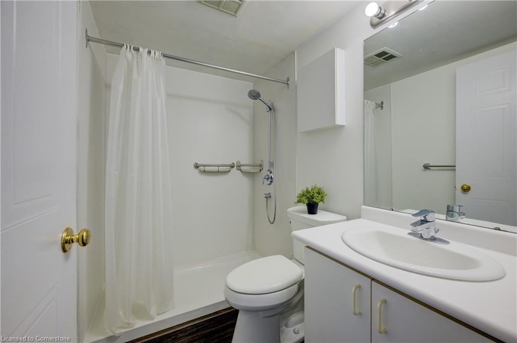 108-3227 King Street E Property Photo 16