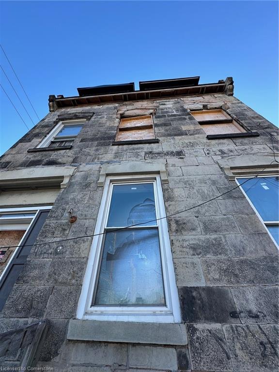 120 Park Street N Property Photo