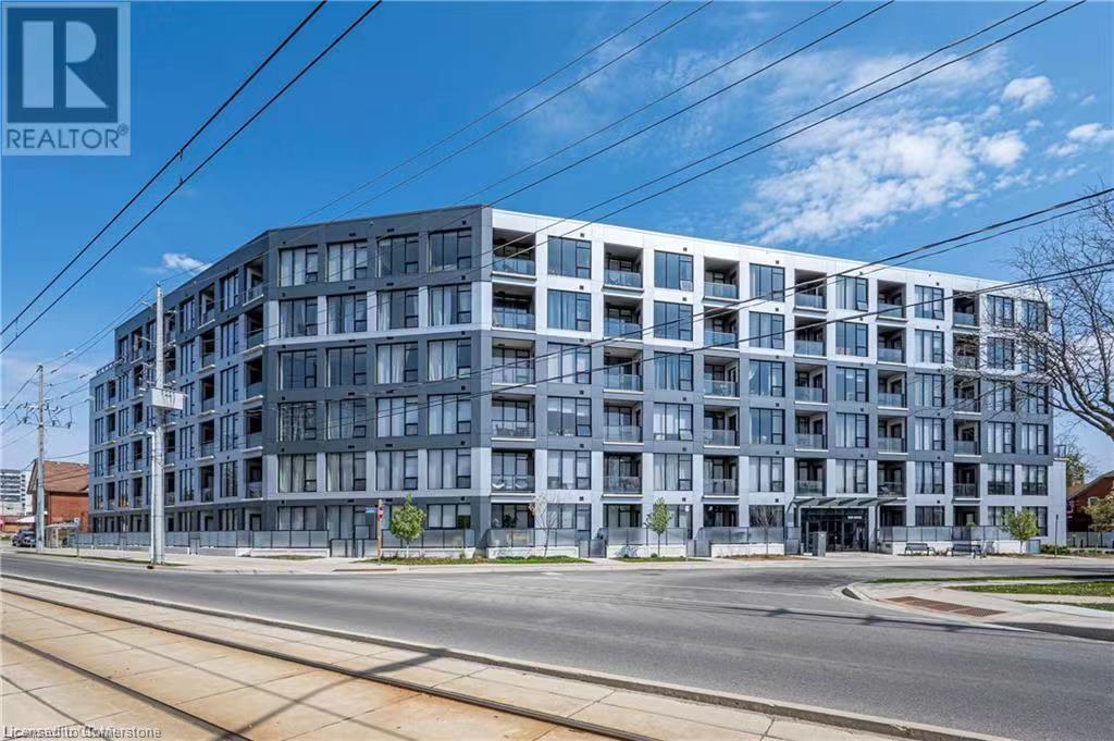 320-690 King Street W Property Photo
