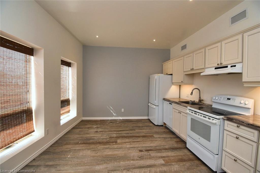 3-329 King Street E Property Photo 2