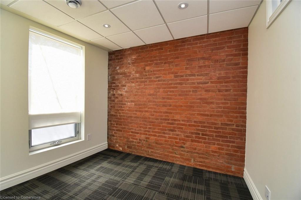 2-329 King Street E Property Photo 15