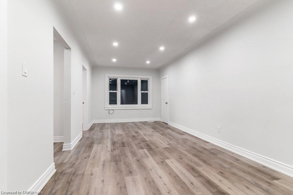 598 Upper James Street Property Photo 4