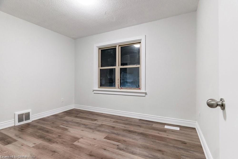 598 Upper James Street Property Photo 10