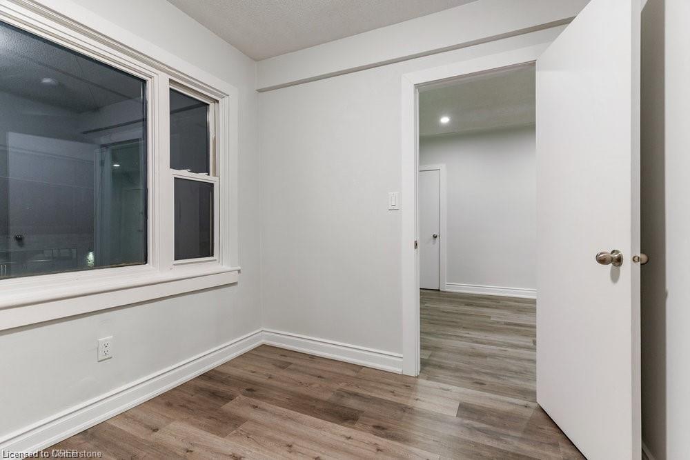 598 Upper James Street Property Photo 13