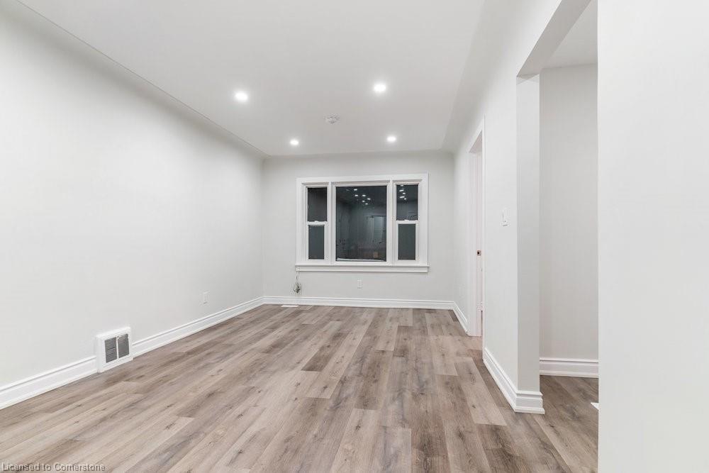598 Upper James Street Property Photo 17