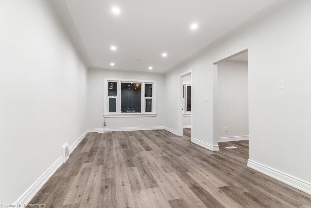 598 Upper James Street Property Photo 18