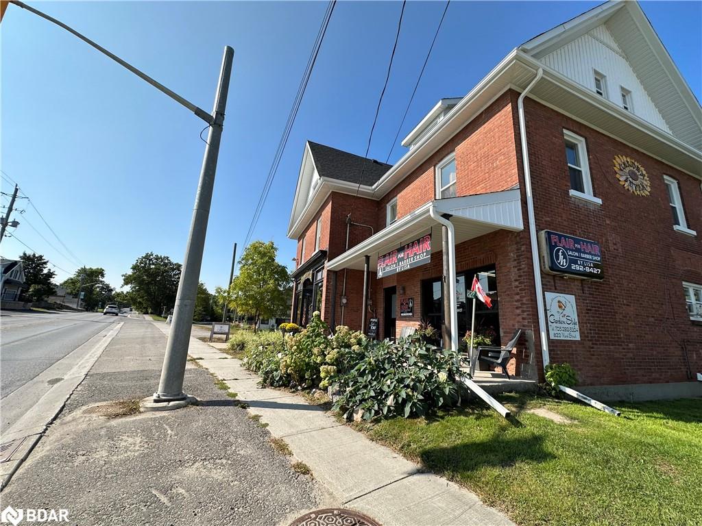 822 Ward St Street Property Photo 3