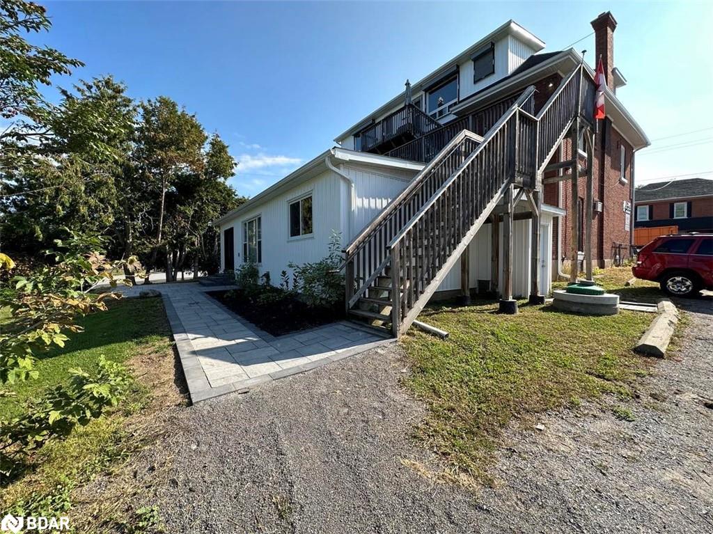 822 Ward St Street Property Photo 4