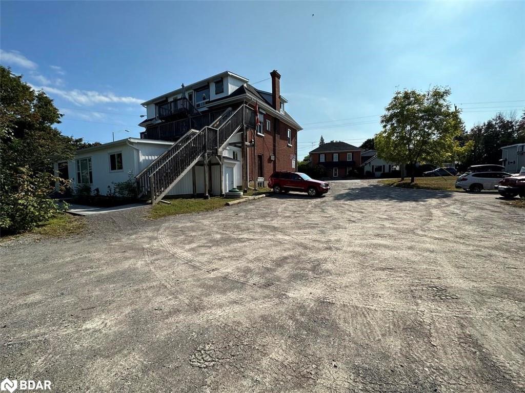 822 Ward St Street Property Photo 5