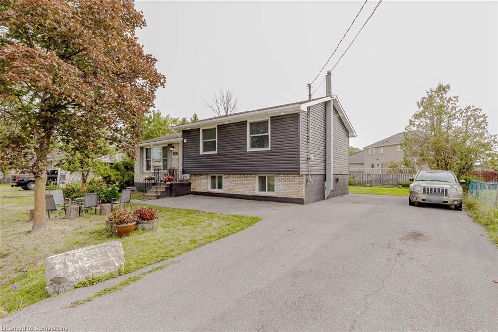 306 Kelson Avenue N Property Photo
