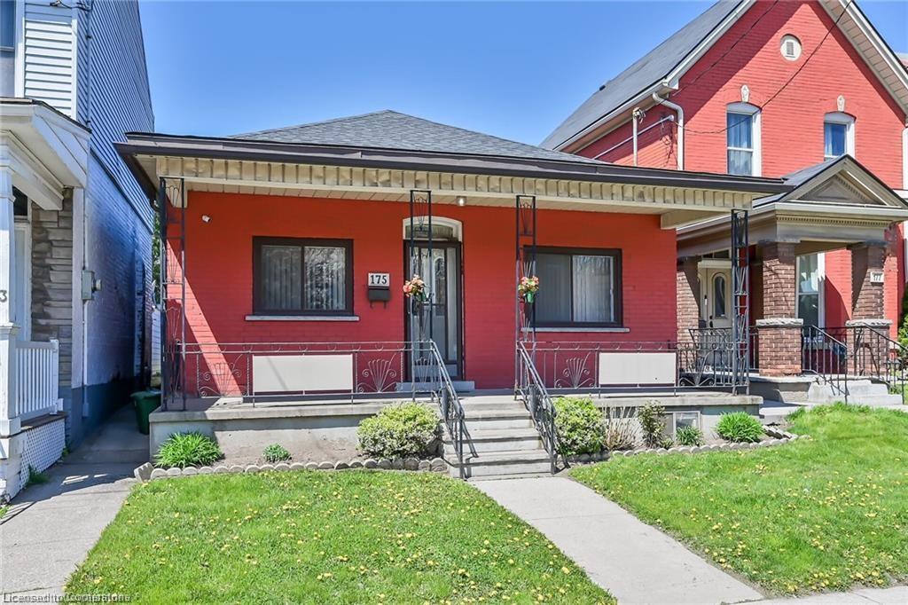 175 Victoria Avenue N Property Photo