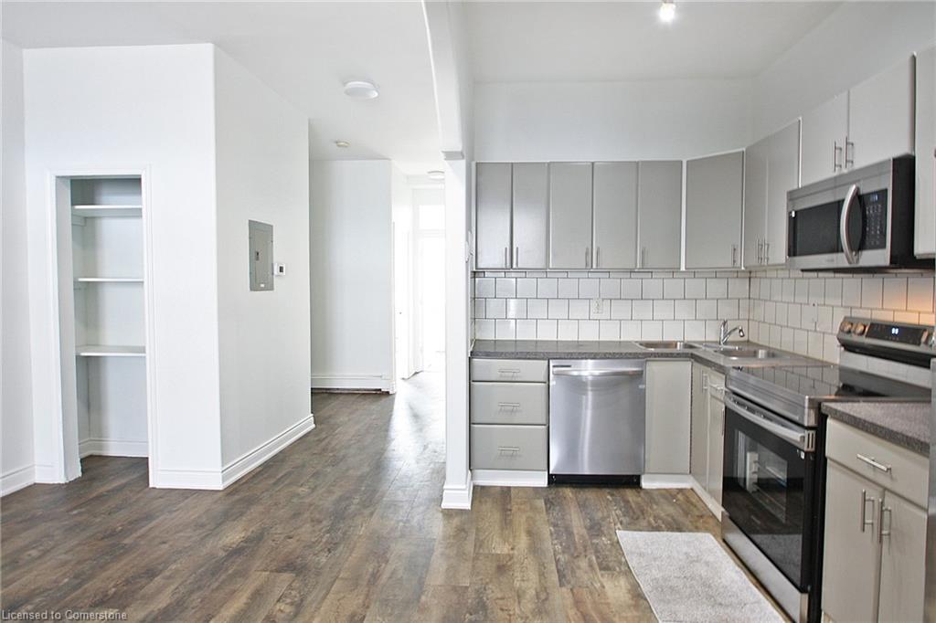 590 Main Street E Property Photo 11